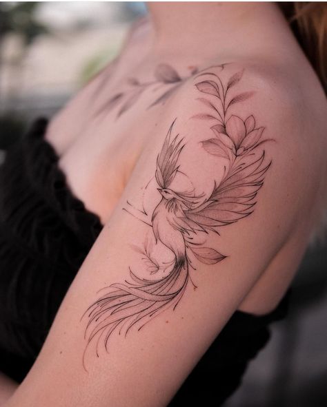 Feminine Shoulder Tattoos, Phoenix Tattoo Feminine, Hip Thigh Tattoos, Phoenix Tattoo Design, Beautiful Flower Tattoos, Upper Arm Tattoos, Chest Tattoos For Women, Floral Tattoo Sleeve, Geniale Tattoos