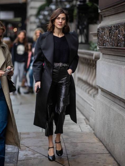 Alexa Chung Street Style, Alexa Chung Style, Couture Looks, Colour Blocking, Street Style Trends, Tokyo Fashion, Celebrity Street Style, All Black Outfit, Alexa Chung