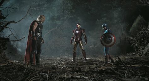 The Avengers: Wide shot Marvel Cinematic Universe Timeline, Avengers Trailer, Avengers Pictures, Film Marvel, Avengers 2012, Marvel Wall, Iron Man Captain America, Nick Fury, Clint Barton