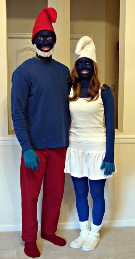 Family Smurf Costumes, Papa Smurf Halloween Costume, Smurf Group Costume, Halloween Costumes Smurf, Papa Smurf Costume, Fantasia Smurf, Smurf Halloween Costume, Duo Costumes Boy And Girl, Halloween Costumes Duo Funny