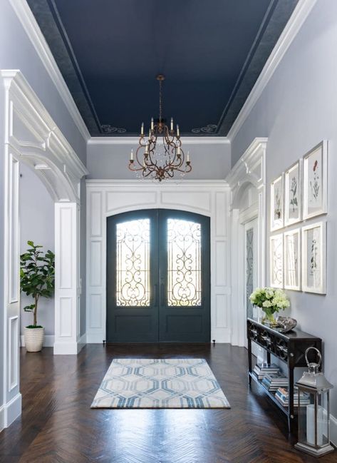 Fancy Foyer Entryway, Classic Foyer Design Luxury, Grand Foyer Design, Classic Foyer Design, Wallpaper Entryway Foyers, Grand Entryway Foyers, Navy Blue Ceiling, Large Entryway Ideas Foyers, Entry Foyer Design