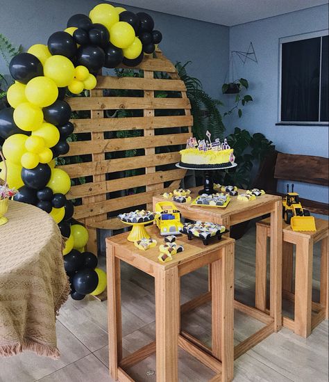 Yellow Black And White Balloon Garland, Black And White Balloon Garland, White Balloon Garland, Black And White Balloons, White Balloons, Black And Yellow, Balloon Garland, Yellow Black, Black N Yellow