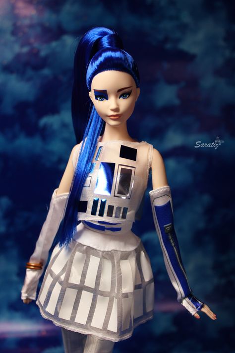 https://flic.kr/p/2if537V | Star wars: R2D2 | I think this is a particular and original reinterpretation of little R2D2. Star Wars Barbie, Classy Celebrities, Barbie Star, Barbie Collector Dolls, Star Wars R2d2, Barbie Mattel, Fantasy Princess, Barbie Model, Doll Clothes Barbie