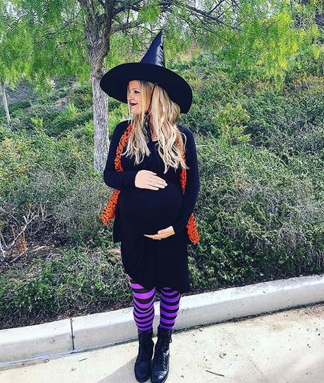 Spooky Witch for Halloween Costumes for Pregnant Women Halloween Costumes For Pregnant Women, Costumes For Pregnant Women, Halloween Costumes For Pregnant, Maternity Halloween Costumes, Pregnant Costume, Maternity Halloween, Halloween Gender Reveal, Pregnancy Costumes, Spooky Halloween Costumes