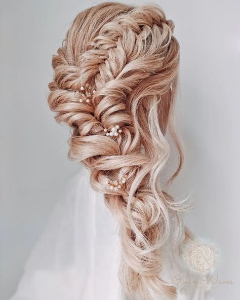 Wedding Side Braid With Veil, Over The Shoulder Wedding Hair, Bridesmaid Hairstyles Side Braid, Boho Side Braid Wedding Hair, Boho Braids Wedding Hair, Side Hair Braid, Bridal Side Braid, Side Braid Wedding, Bridal Side Hair