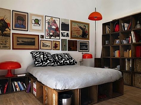 An entire apartment forged out of vintage fruit boxes - shelving, bed, desk, kitchen island - has a curiously chic appeal. Crate Bed Frame, Wine Crate Furniture, Milk Crate Furniture, Crate Bed, Creative Bedroom, Crate Furniture, Box Houses, Colour Pattern, Box Bed