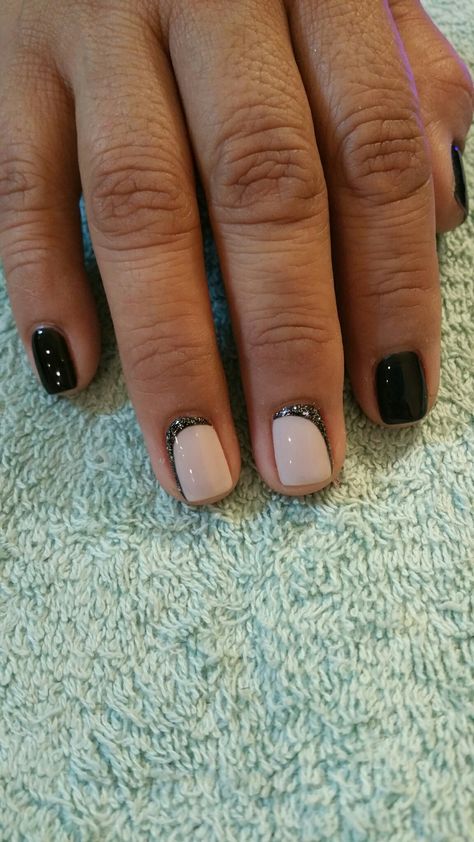 Mail Designs For Short Nails Black, Black Shellac Nails Design, Neutral Black Nails, Black And Tan Nail Ideas, Nude And Black Nails Short, Neutral And Black Nails, Nude And Black Nail Designs, Black Dipped Nails Ideas, Black Manicure Ideas