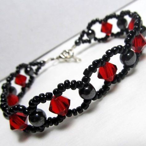 Gothic Jewelry Diy, Boho Jewelry Diy, Gothic Bracelet, Goth Jewelry, Woven Bracelet, Handmade Jewelry Tutorials, Handmade Wire Jewelry, Handmade Jewelry Diy, Beaded Jewelry Patterns