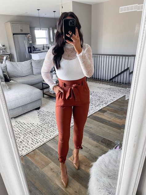 Paperbag Pants Outfit Casual, Oversized White Sweater Outfit, Rust Pants Outfit, Bride Bridal Shower Outfit, Paperbag Pants Outfit, Lace Top Outfit White, Nude Heels Outfit, Rust Pants, Outfits For The Office