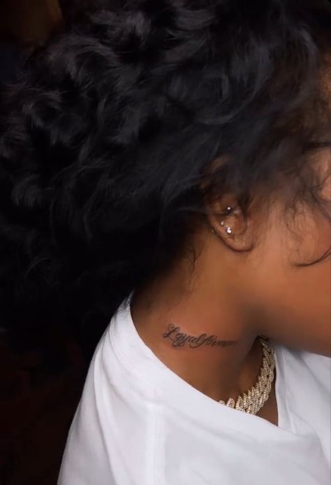 Neck Tattoos Women Small Words, Name Tattoos For Women Neck, Side Of Neck Tattoos Women Words, Neck Tattoos Women Name, Name Tattoo On Neck For Women, Horizontal Neck Tattoo, Cursive Name Tattoo On Neck, Name Tattoos Black Women, Neck Tattoos Women Side Words