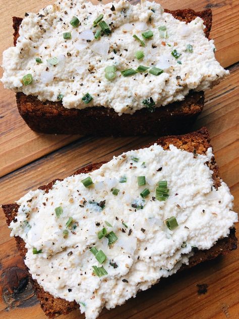 Cashew and Chive Ricotta is a perfect vegan and dairy-free alternative. Spread it on gluten free toast or use it in a healthy Italian meal! Cashew Ricotta Cheese, Cashew Ricotta, Gluten Free Toast, Ricotta Recipes, Healthy Italian, Dairy Free Alternatives, No Gluten, Ricotta Cheese, Refined Sugar Free