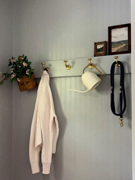 Solid Brass Wall Hooks, creative for home, entryway, bathroom, living room,bedroom , kitchen, laundry room, coffee bar.The brass hooks can better help your home get organized,efficiently save space. Nice hanging for Keys, Tie string, Baseball Caps, Coats, Jackets, Scarves, Purses, Umbrella, Belts, Backpacks, Robe  Easy to Installation , Concealed Screw Mount, The installation is simple and not complex, Just drill a hole and insert a wall anchor and screw it. Handcrafted of unlacquered brass this Laundry Room With Bench And Hooks, Brass Wall Coat Rack, Hand Hooks Wall, Wall Hook Entryway, Amber Interiors Mudroom, Coat Wall Hooks, Laundry Room Hooks On Wall, Wall Hooks Bedroom, Mudroom Wall Hooks