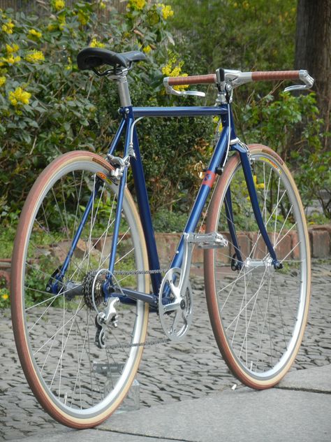 Single Gear Bike, Commuter Bike Style, Bici Retro, Paint Bike, Classic Road Bike, Road Bike Vintage, Road Bicycle Bikes, Velo Vintage, Bicycle Mountain Bike