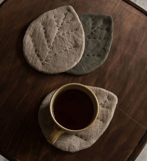 Embroidered Coasters, Tanah Liat, Pola Sulam, Creation Couture, Green Gifts, Diy Couture, Mug Rug, Mug Rugs, Leaf Shapes