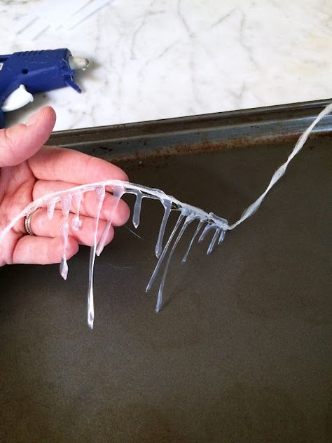 How To Make Icicles With Hot Glue, Hot Glue Icicles Diy, Fake Icicles Diy, Diy Christmas Icicles, Hot Glue Icicles, Diy Icecicles Decorations, Diy Icecycles, Icicles Diy, Diy Icicles