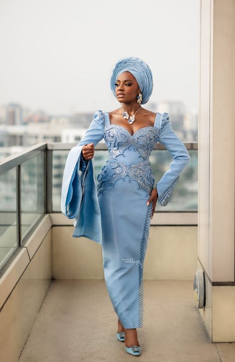 Aso Oke Gown Styles, Cultural Outfits, Gown Styles For Ladies, Nigerian Traditional Dresses, Nigerian Fashion Designers, Yoruba Bride, Nigerian Traditional Wedding, Nigerian Outfits, Nigerian Dress