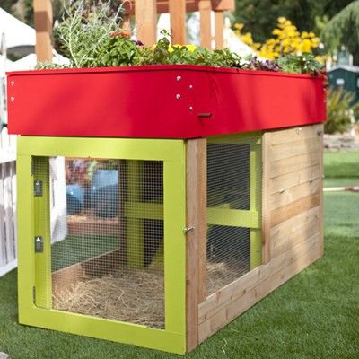 chicken coop with garden on top... awesome.... now to convince the Hubby that we need chickens...oh and to build it.. Astuces Diy, Backyard Chicken Coops, Rooftop Garden, Roof Garden, Raising Chickens, Garden Inspired, Chickens Backyard, Shade Garden, Chicken Coop