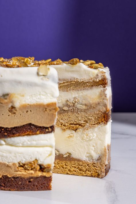 An Epic Thanksgiving Dessert: Pumpkin Butter Ice Cream Cake – Garden & Gun Pumpkin Ice Cream Cake Recipe, Pumpkin Pie Ice Cream Cake, Pumpkin Ice Cream Cake, Thanksgiving Ice Cream, Vegan Pumpkin Ice Cream, Fall Ice Cream, Praline Ice Cream, Thanksgiving Desserts Pumpkin, Dessert Pumpkin