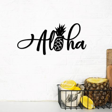 Aloha Sign, Front Door Hanging, Pineapple Lovers, Hawaiian Decor, Pineapple Design, Powder Coat Colors, Island Decor, Round Wall Art, Custom Metal Signs