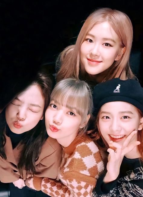 Blackpink ; blackpink group photo ; blackpink wallpaper; blackpink ot4 ; blackpink icons #Lisa #Jisoo #Jennie #Rosé #2021 #Blackpink #OT4 Blackpink Ot4 Selca, Blackpink Poster, Blackpink Funny, Jennie Lisa, G Dragon, Group Photos, Blackpink Photos, Black Pink Kpop, Blackpink Fashion