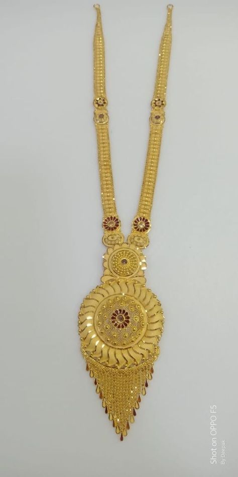 This gold coin long necklace goes best with a traditional outfit, festivals, and dance performance. It also goes perfectly with bridal wear.🙏 #jewellery #gold accessory #gold ring #rose gold jewelry #gold necklace outfit #big gold #delicate gold jewelry #jewelry rose gold #gold bridesmaid jewelry #chocker necklace gold #gold chocker #necklace #gold wedding jewelry #jewelry gold necklace #gold chain #rose gold bracelet #gold earrings #layered necklaces gold Rani Har Gold Design, Ranihar Design Gold, Rani Har Gold, Rani Haar Gold, Gold Necklace Outfit, Rani Har, Layered Necklaces Gold, Gold Chocker Necklace, Indian Gold Necklace Designs