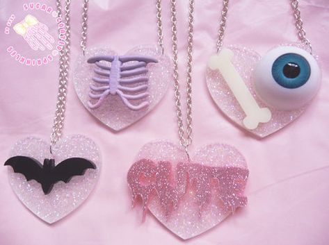 goth pastel necklaces Creepy Cute Fashion, Bubble Goth, Pastel Goth Outfits, Kawaii Pastel Goth, Goth Accessories, Goth Necklace, Adornos Halloween, Pastel Goth Fashion, Pastel Grunge