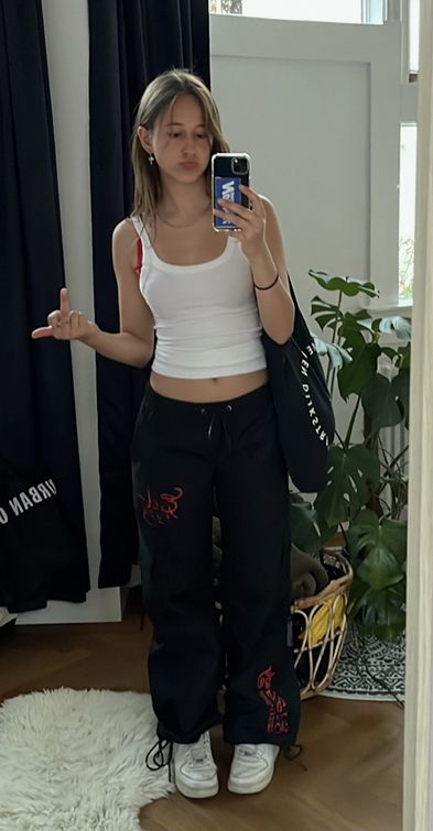 Low Waist Sweatpants Outfit, Low Waisted Sweatpants Outfit, Ed Hardy Pants Outfit, Y2k Sweatpants Outfit, Low Rise Sweatpants Outfit, Low Waisted Sweatpants, Low Waist Sweatpants, Low Rise Sweatpants, Y2k Sweatpants