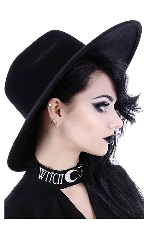 Wide brim hat outfit