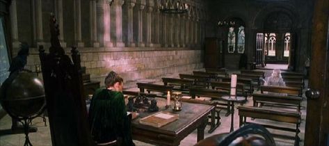 Harry Potter Visuals For Shifting, Hogwarts Halls Aesthetic, Inside Hogwarts Castle, Hogwarts Aesthetic Marauders, Castle Classroom Aesthetic, Hardy Potter Aesthetic, Transfiguration Aesthetic Harry Potter, Harry Potter Dr Shifting, Transfiguration Class Harry Potter