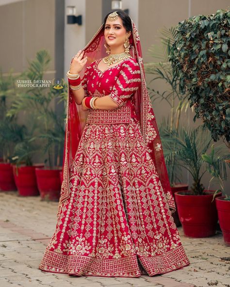 Singal Girls Poss, Singal Dulhan Pose, Dulhan Single Pose, Bride Single Poses, Dulhan Closeup, Bride Closeup, New Dulhan Pose, Haldi Poses For Bride, Wedding Dulhan