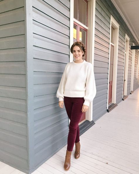 GMG Now Daily Look 11-13-17 http://now.galmeetsglam.com/2017/11/daily-look/770534/ Daily Look Outfits Fall, Wine Leggings Outfit, Daily Look Outfits, Burgundy Boots Outfit, Girl Meets Glam, Outfit Botas, Boots Outfit Ankle, Burgundy Boots, Burgundy Pants