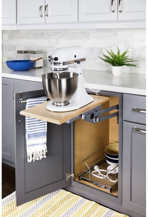 How to store a KitchenAid mixer: 8 clever storage solutions! Appliance Lift, Appliances Storage, Hardware Resources, Cabinets Organization, Kitchen Cabinet Design, Base Cabinets, Küchen Design, Cabinet Design, Diy Kitchen