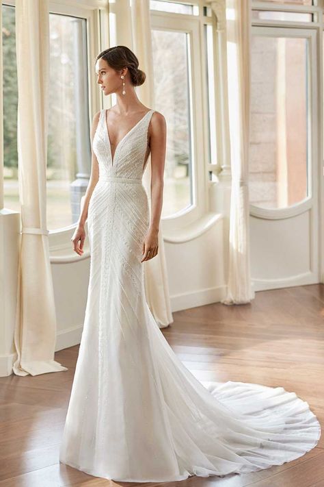 Rosa Clara Wedding Dresses, Gatsby Wedding Dress, Wedding Dresses Sydney, Simple Elegant Wedding Dress, Casual Beach Wedding, Simple Elegant Wedding, Gowns Dresses Elegant, Wedding Dresses With Straps, White Wedding Dress