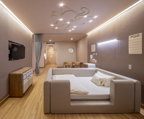 Futuristic Hospital, Hospital Architecture, Children Hospital, Hospital Interior, Four Rooms, Aircraft Interiors, Hospital Room, Hospital Design, Waiting Area