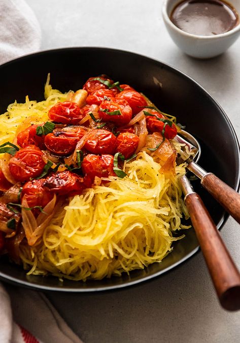 Burst Tomato Spaghetti Squash - This easy spaghetti squash recipe is ready in an hour and only uses one pan! Start with roasting the squash in the oven (or microwave), add tomatoes, and finish with garlic and wine (or stock). Mix it up by adding parmesan cheese for a cheesy dish. Includes easy to follow how to cook spaghetti squash instructions. Makes a perfect side dish to chicken, steak, or shrimp. A light dish for summer dining! Tomato Spaghetti Squash, Burst Tomato, Easy Spaghetti Squash, Spaghetti Squash Recipes Easy, Tomato Spaghetti, Cook Spaghetti Squash, Spaghetti Squash Recipe, Easy Spaghetti, Meat Free Recipes