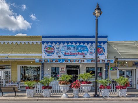 15 Best Things to Do in Tarpon Springs (FL) - The Crazy Tourist Tarpon Springs Sponge Docks, Tarpon Springs Florida, Tampa Homes, Rainbow Springs, Splash Park, Meals On Wheels, Springs Florida, Greek Restaurants, Florida Restaurants