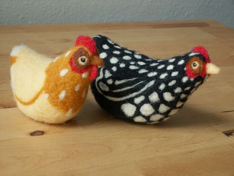 Felting Birds, Needle Felting Ideas, Felted Birds, Tovad Ull, Chicken Crafts, Wet Felting Projects, Felting Ideas, Needle Felting Tutorials, Easter Inspiration