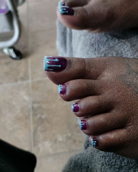 "🎃👣 Halloween vibes are in full swing, and these spooky purple toes with blue gooey drip designs are EVERYTHING! 💜💧 If you love Halloween as much as I do, it's time to treat your feet to a festive makeover. Ready to slay with a spooky set? I can't wait to create more killer looks for my Halloween-loving clients! Book your spot now before it's too late! 🕷️👻 #HalloweenNails #SpookySeason #PedicurePerfection #HalloweenVibes #NailArt #FestiveFeet" . . Prices, Availability, Booking Below https://... Purple Halloween Toenails, Halloween Toenails, Purple Toes, Drip Design, Purple Halloween, Love Halloween, Halloween Vibes, Halloween Nails, Toe Nails