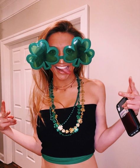 St Patricks Day Aesthetic Outfit, St Pattys Outfit, St Pattys Party, Saint Patricks Day Makeup, Sisterhood Events, St Pattys Day Outfit, St. Patrick's Day Diy, Irish Party, Day Outfit Ideas