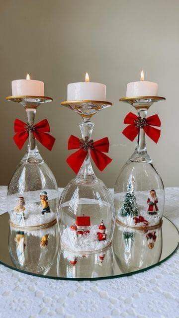 Rustic Farmhouse Christmas Decor Ideas, Wine Glass Christmas Crafts, Wine Glass Christmas Decorations, Diy Christmas Door Decorations, Xmas Centerpieces, Diy Christmas Tree Topper, Flocked Christmas Trees Decorated, Christmas Candle Decorations, Minimalist Christmas Tree