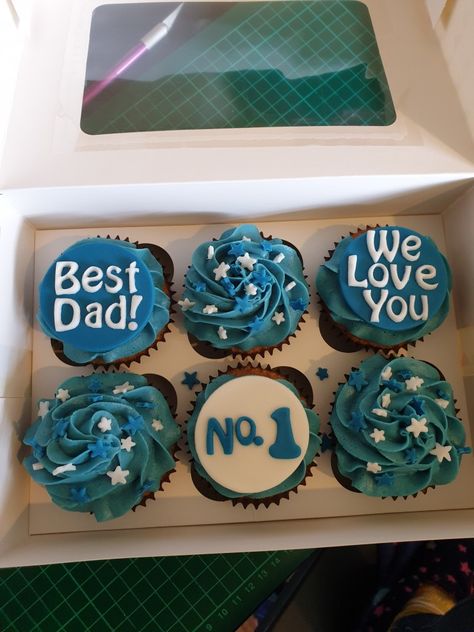 Cupcake Decorating Ideas For Men, Cakesicles Ideas For Birthday Men, Simple Father's Day Bento Cake, Father's Day Cupcakes Ideas, Dad Cupcakes, Birthday Cupcakes Ideas For Men, Father’s Day Cupcake Cake Ideas, Mini Cake Dia Del Padre, Father’s Day Cupcake Cakes