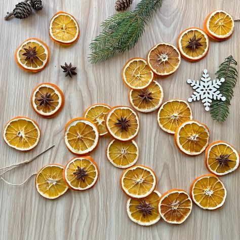 Dried orange slice and star anise garland - Mud & Bloom Orange Slice Garland, Cottagecore Table, Primitive Garland, Sliced Orange, Garland Fireplace, Fireplace Garland, Holiday Prep, Table Farmhouse, Orange Slice