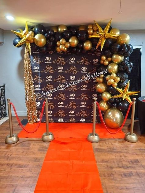 Centerpiece Hollywood Theme, Prom Decorations Red Carpet, Grammys Birthday Party, Prom Red Carpet Decorations, Grammy Prom Theme, Red Carpet Theme Photo Booth, Vip Red Carpet Party Ideas, Oscar’s Party Decorations, Night At The Grammys Party