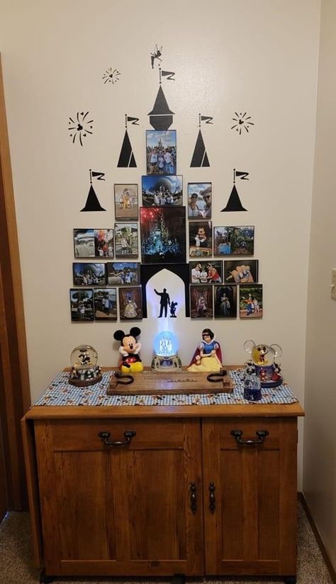 Casa Disney, Castle Pictures, Castle Home, Disney Secrets, Baby Handprint, Disney Rooms, Crazy Ideas, Disney Scrapbook Pages, Disney Home Decor