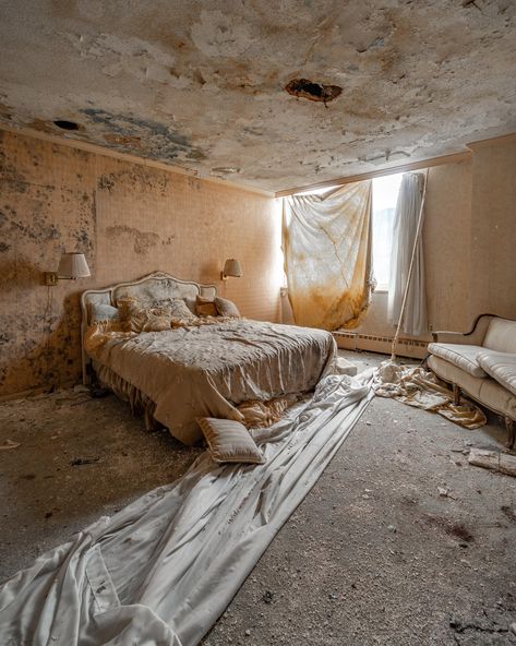 Abandoned Hotel Room, Ugly Beds, Abandoned Bedroom, Ugly Bedroom, Abandoned Exploration, Buildings Modern, Abandoned Photography, Abandoned Architecture, Abandoned Hotels