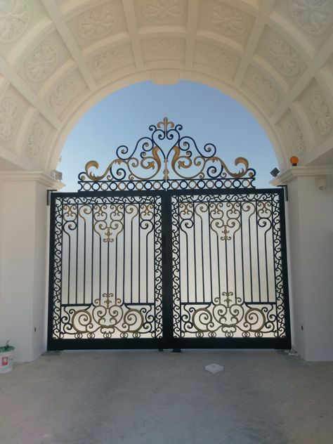 Palace Gates Entrance, Royal Main Gate Design, Royal Gate Design, Mane Gate Design, Modern Gate Design, Modern Gates, Gate For Home, Gate Design Ideas, Modern Main Gate Designs