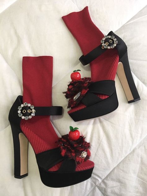 Black and red wedding theme