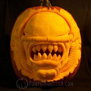 Denim-Jacket Librarian Dishes: Happy Halloween! Have Some Pumpkins! Alien Pumpkin, Halloween Pumpkins Carvings Designs, Scary Halloween Cakes, Awesome Pumpkin Carvings, Pumpkin Carving Patterns Free, Scary Halloween Pumpkins, Pumpkin Tattoo, Halloween Pumpkin Carving, Creative Pumpkin Carving