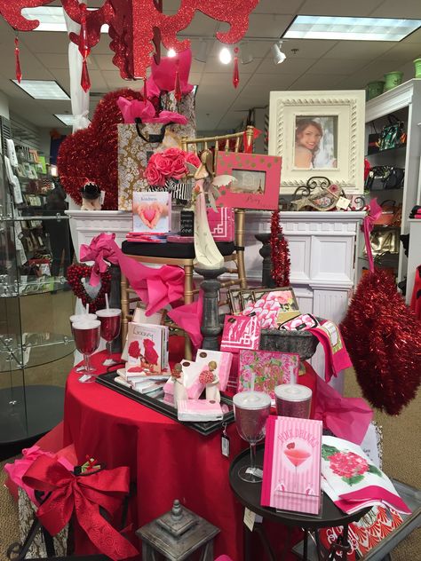 Valentines Display from 2015 Store Valentines Display, Valentines Day Merchandising, Valentines Store Display, Valentine Display Ideas Retail, Valentines Day Display, Christmas Merchandising, Valentines Display, Valentino 2022, Date Night Gifts