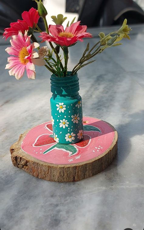 Object Painting, Painting Glass Jars, Painting Glass, Diy Glass Bottle Crafts, Mini Bottle, Crafts Videos, Glass Bottle Crafts, Art N Craft, Mini Vase